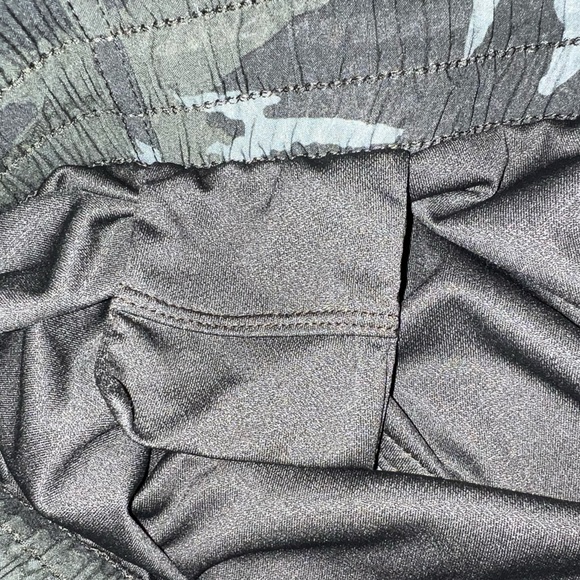 ATHLETA RUNNING SHORTS - Picture 6 of 7